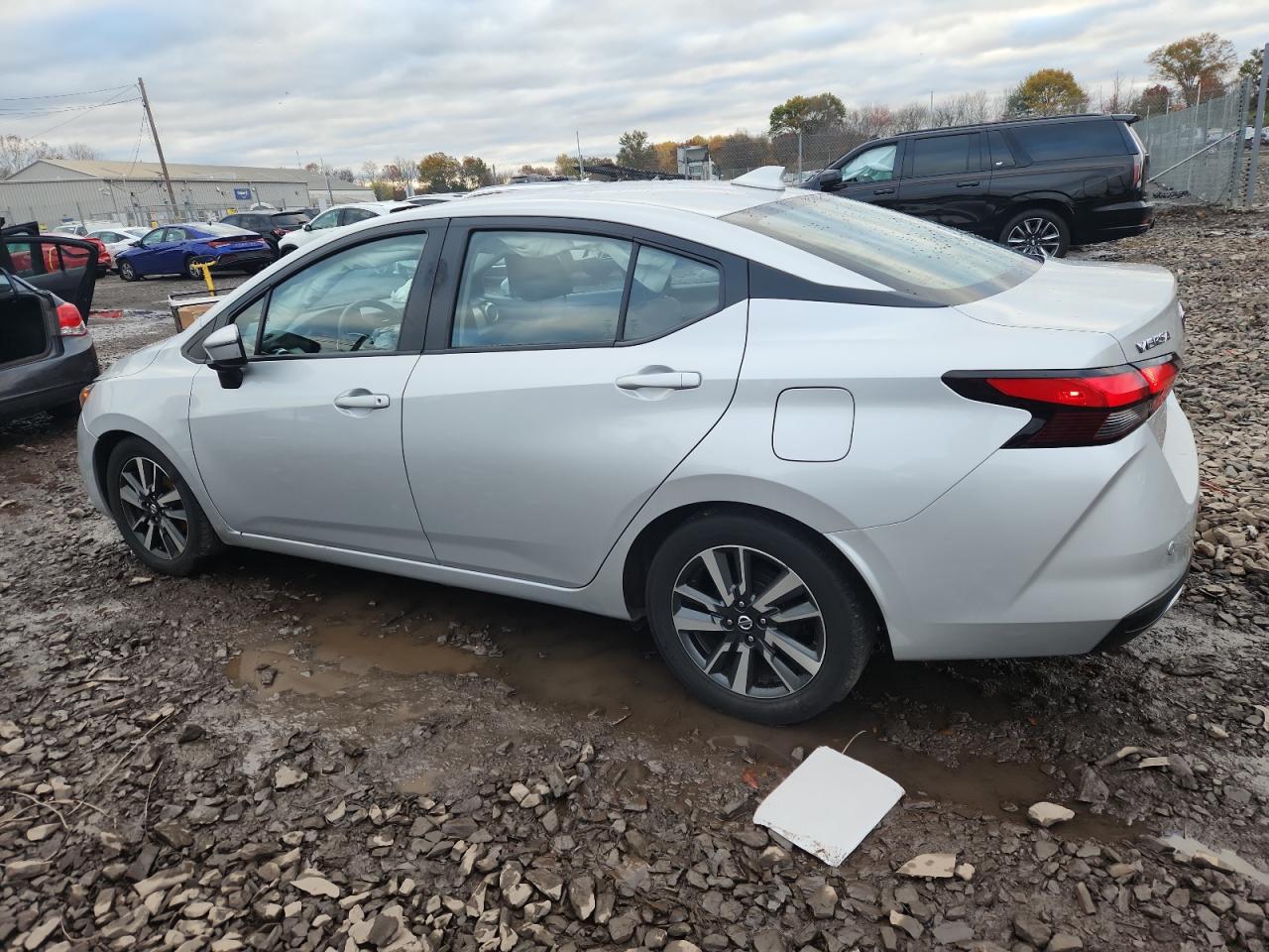 Nissan Versa Sv Image 2