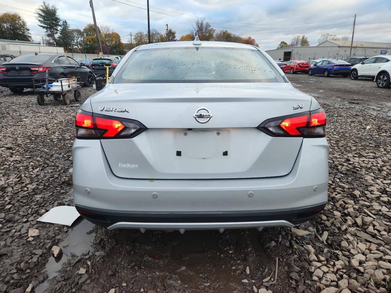 Nissan Versa Sv Image 5