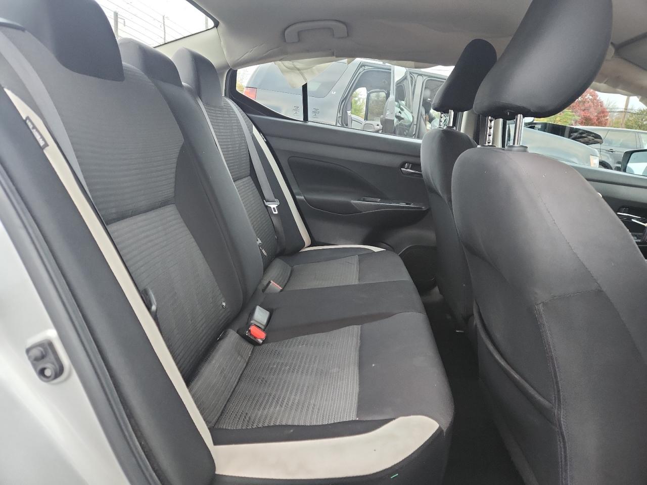 Nissan Versa Sv Image 10