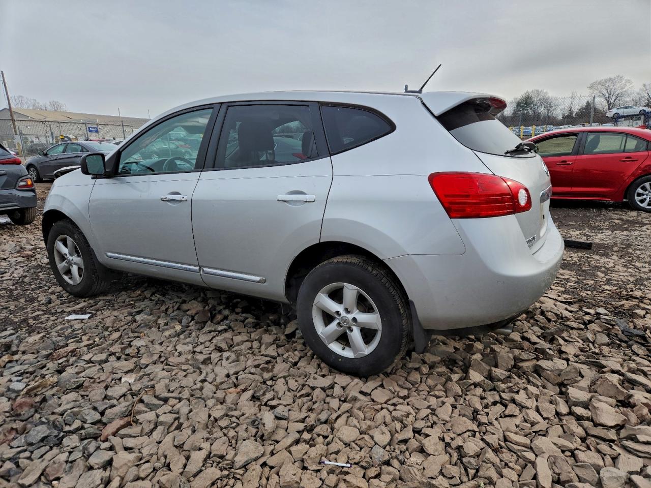 Nissan Rogue S Image 4