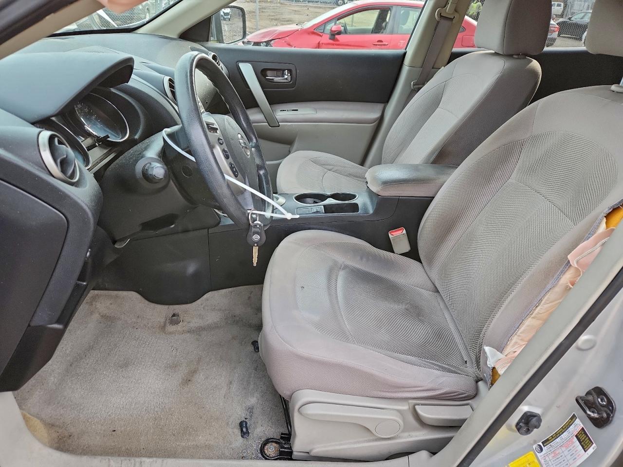 Nissan Rogue S Image 5