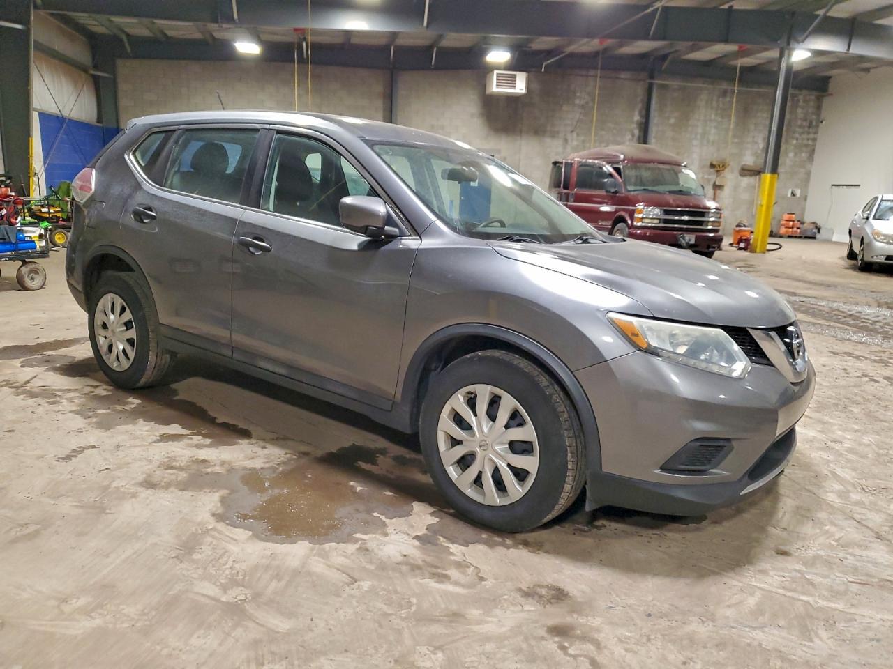 Nissan Rogue S Image 2