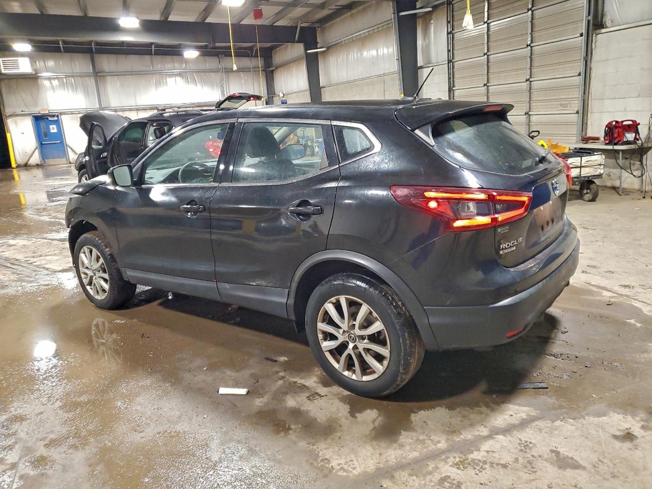 Nissan Rogue S Image 4