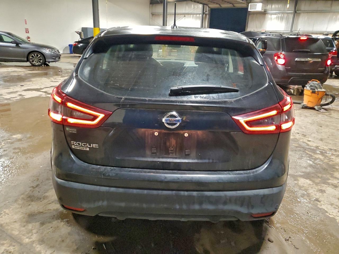 Nissan Rogue S Image 5