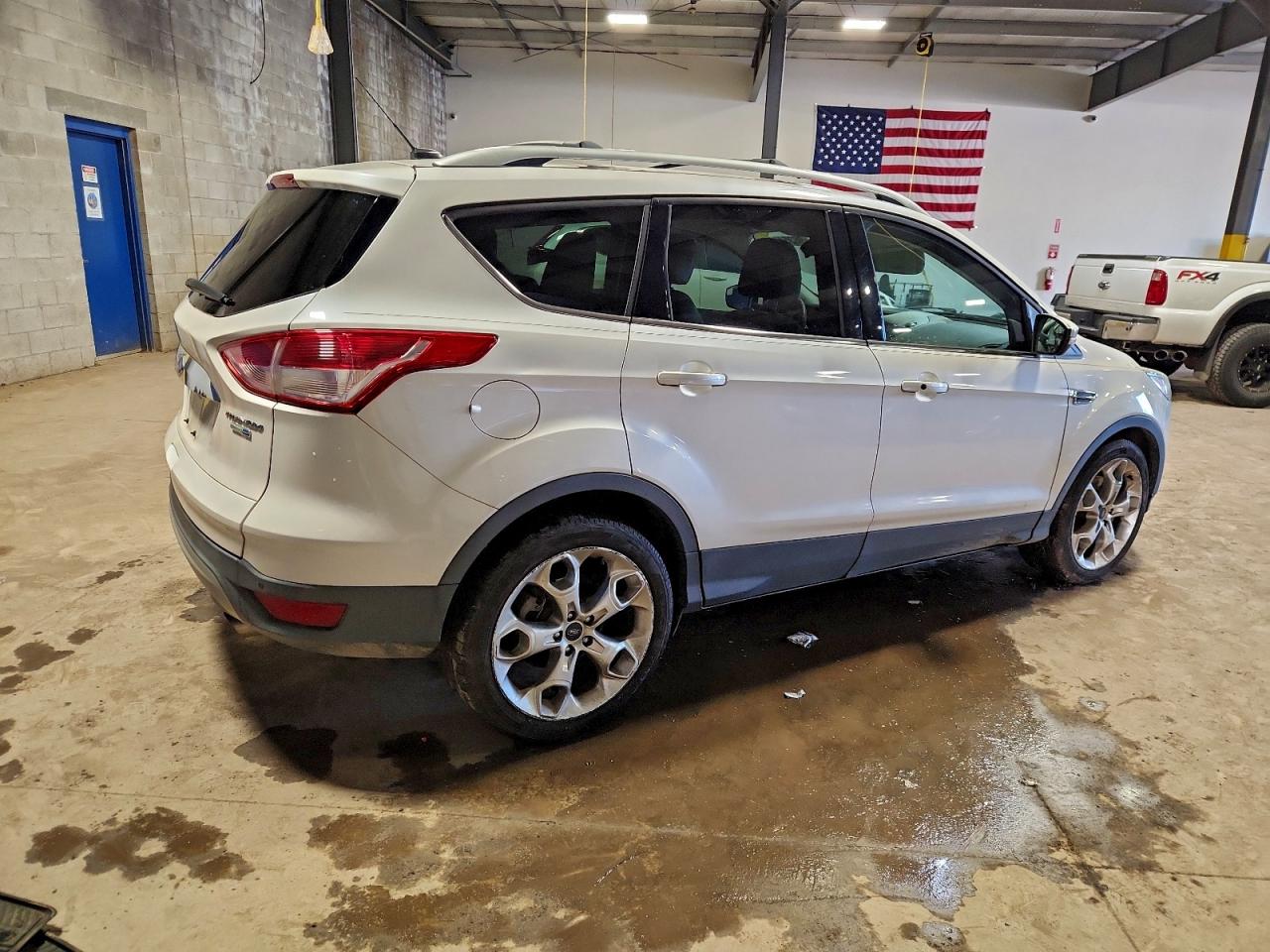 Ford Escape Titanium Image 3