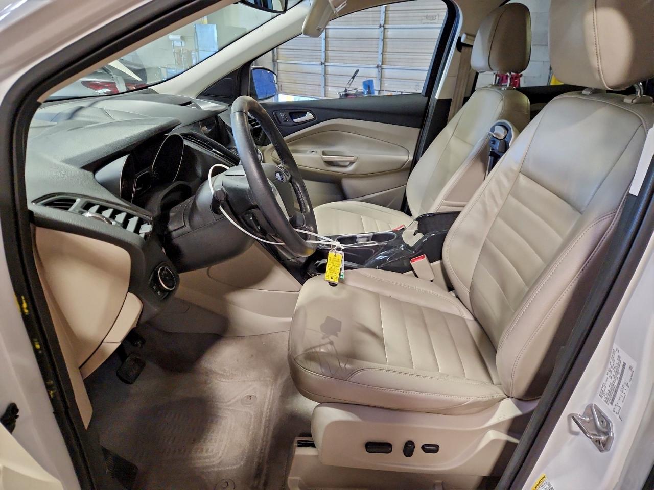 Ford Escape Titanium Image 11