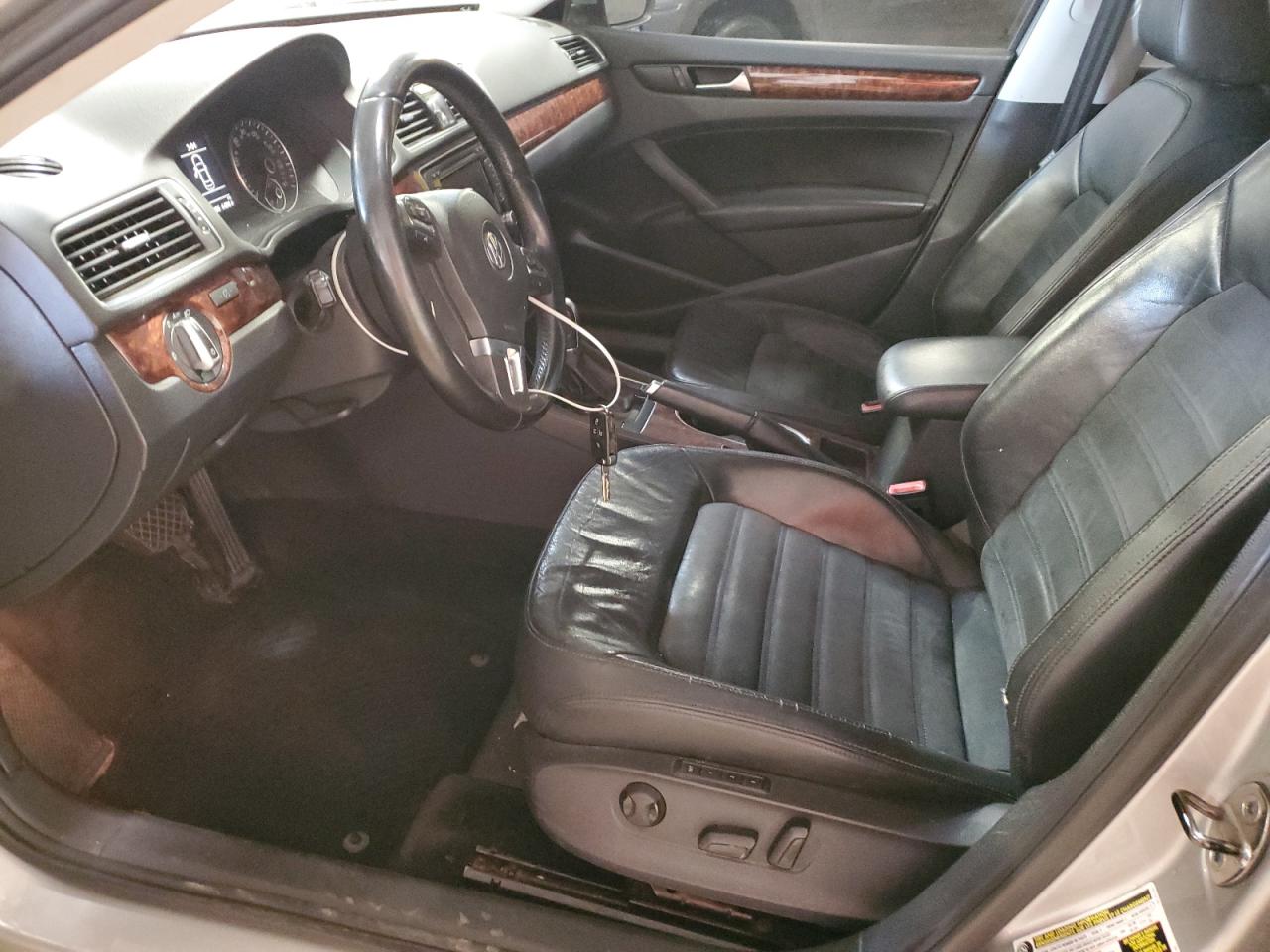 Volkswagen Passat Sel Image 12