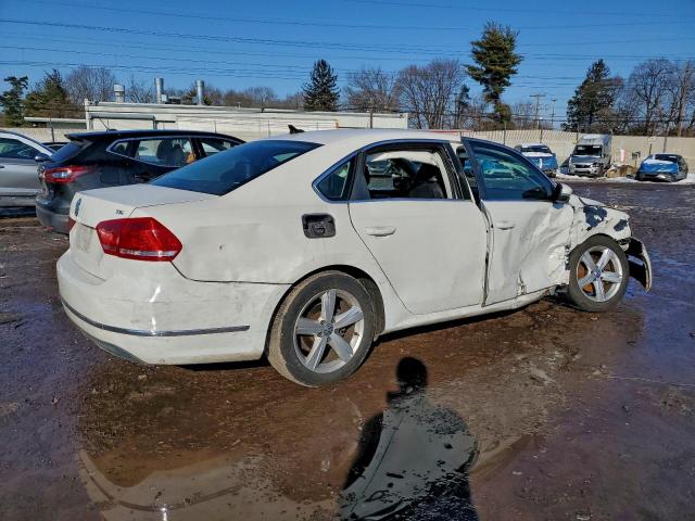 Volkswagen Passat S Image 12