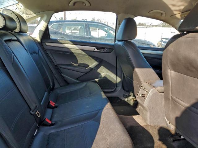 Volkswagen Passat S Image 11