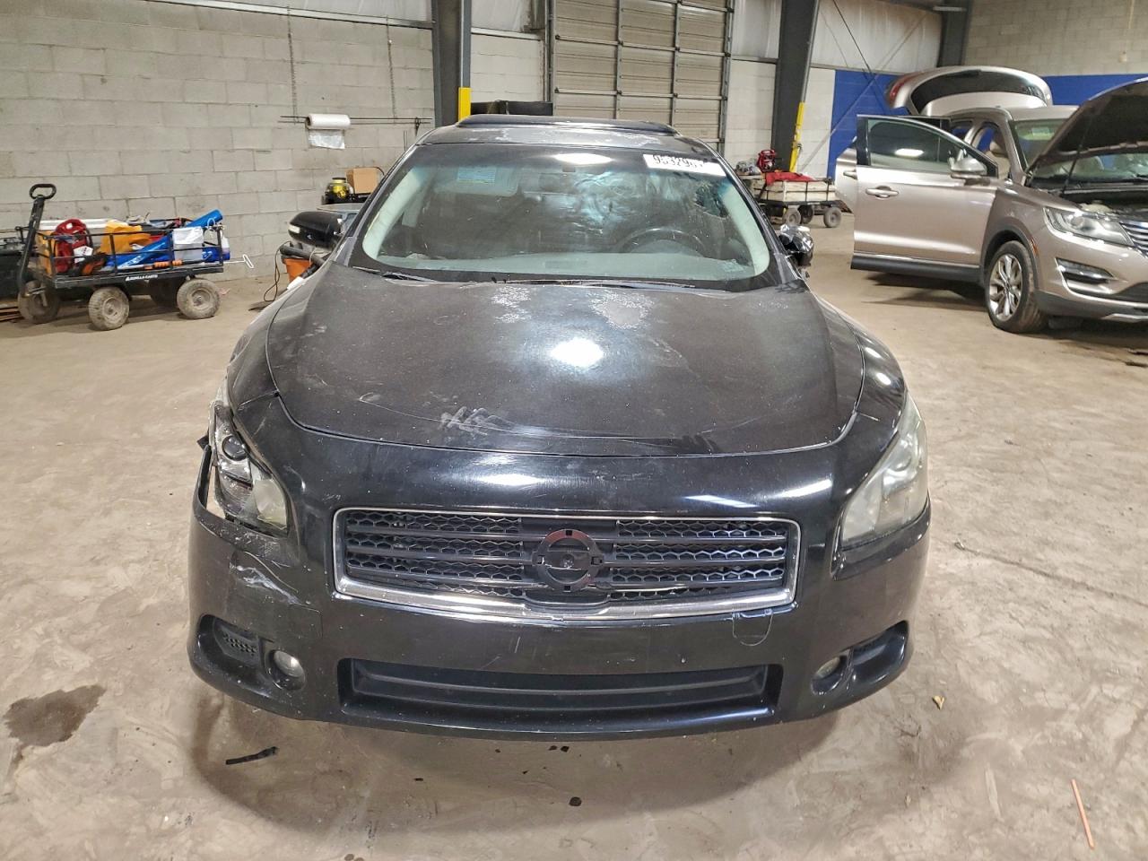 Nissan Maxima S Image 2