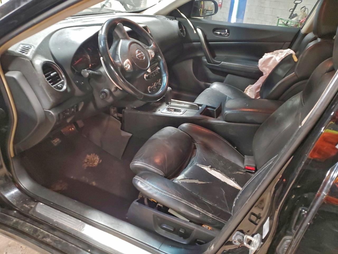 Nissan Maxima S Image 6