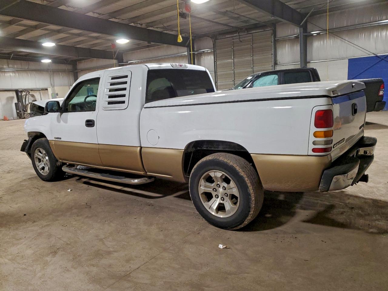Chevrolet Silverado K1500 Image 4