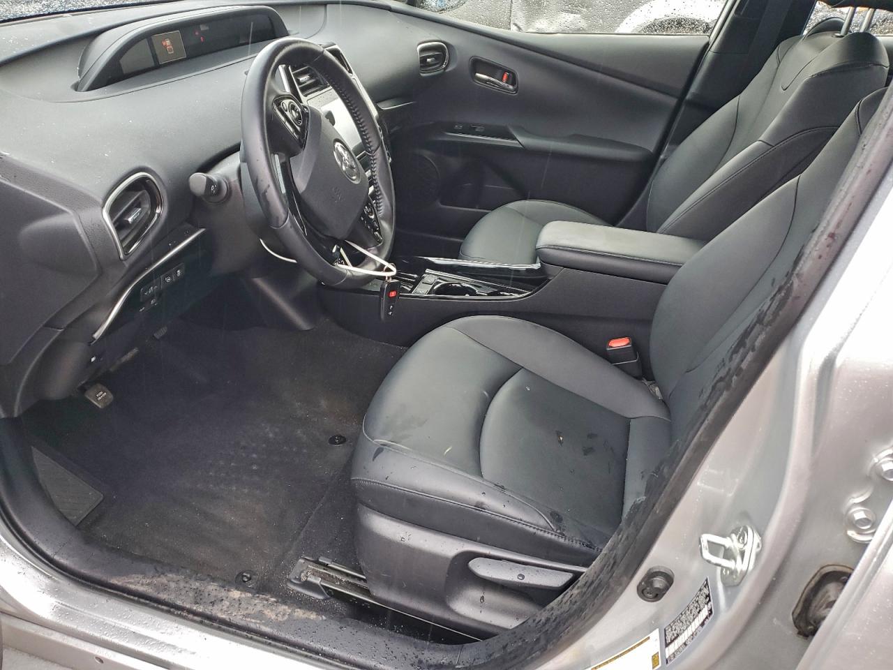 Toyota Prius Le Image 6