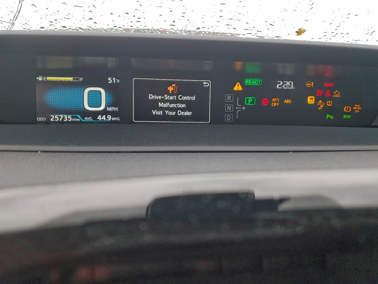 Toyota Prius Le Image 4