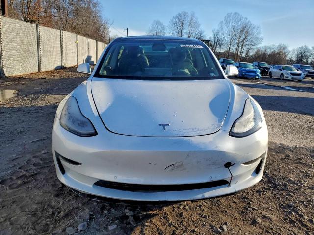 Tesla Model 3 Image 6