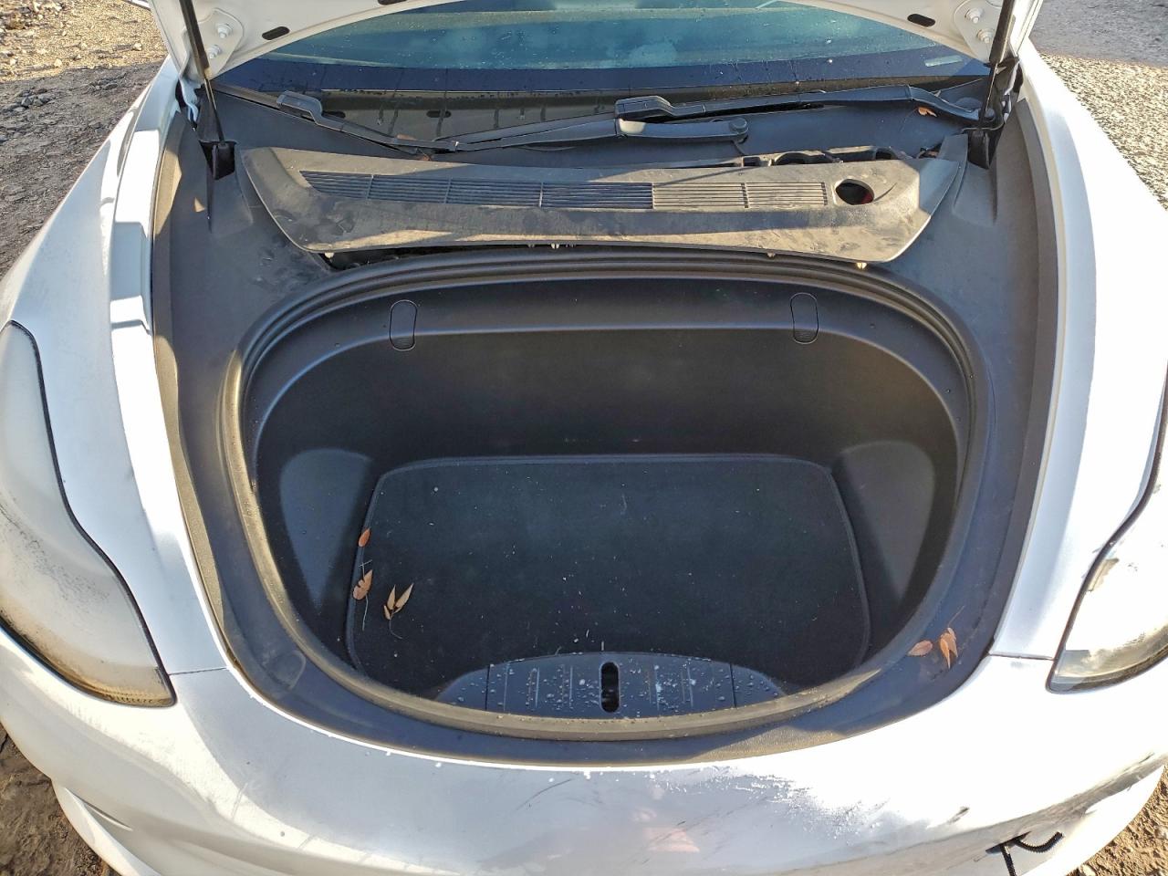 Tesla Model 3 Image 9