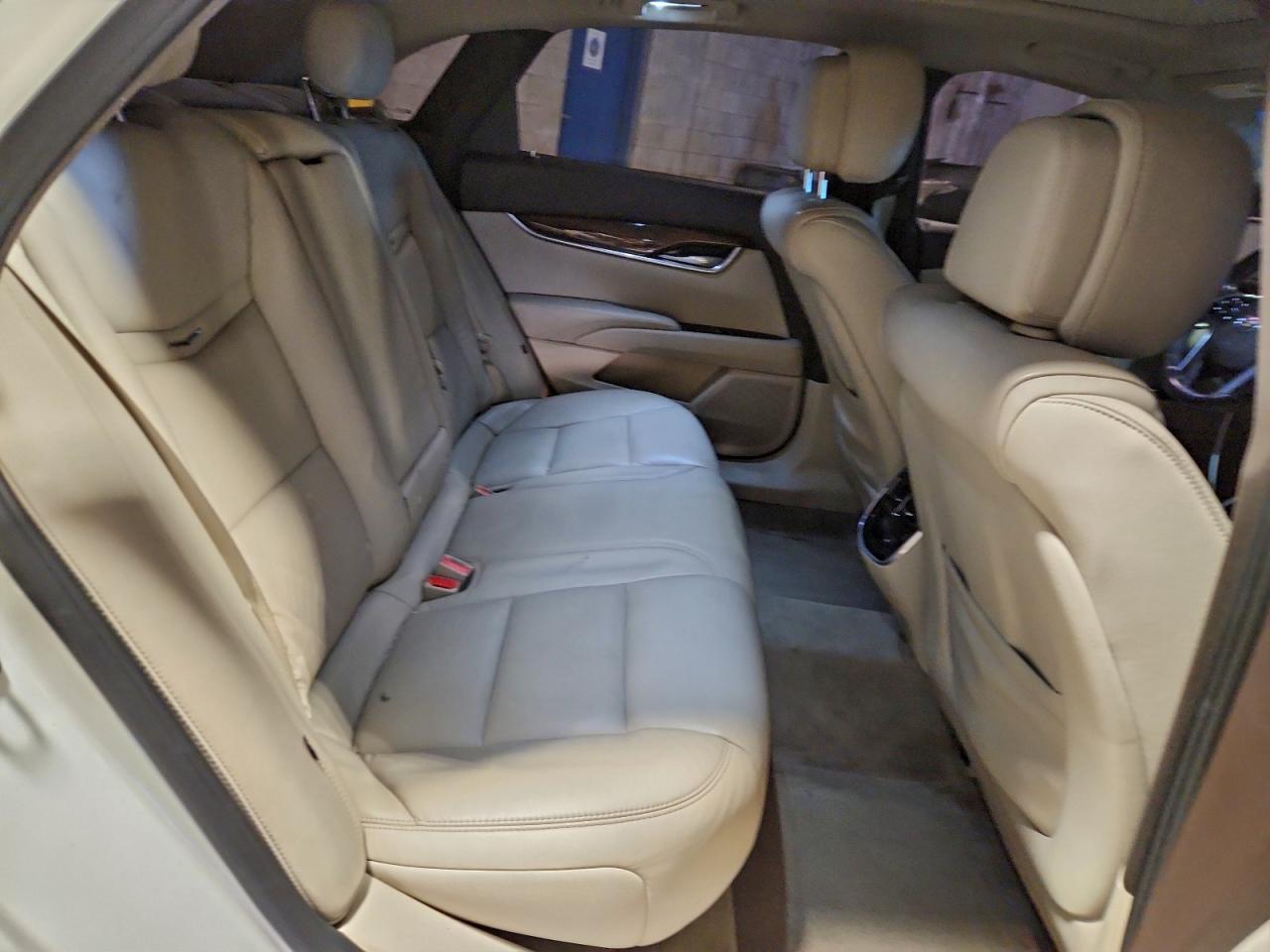 Cadillac XTS Luxury Collection Image 9