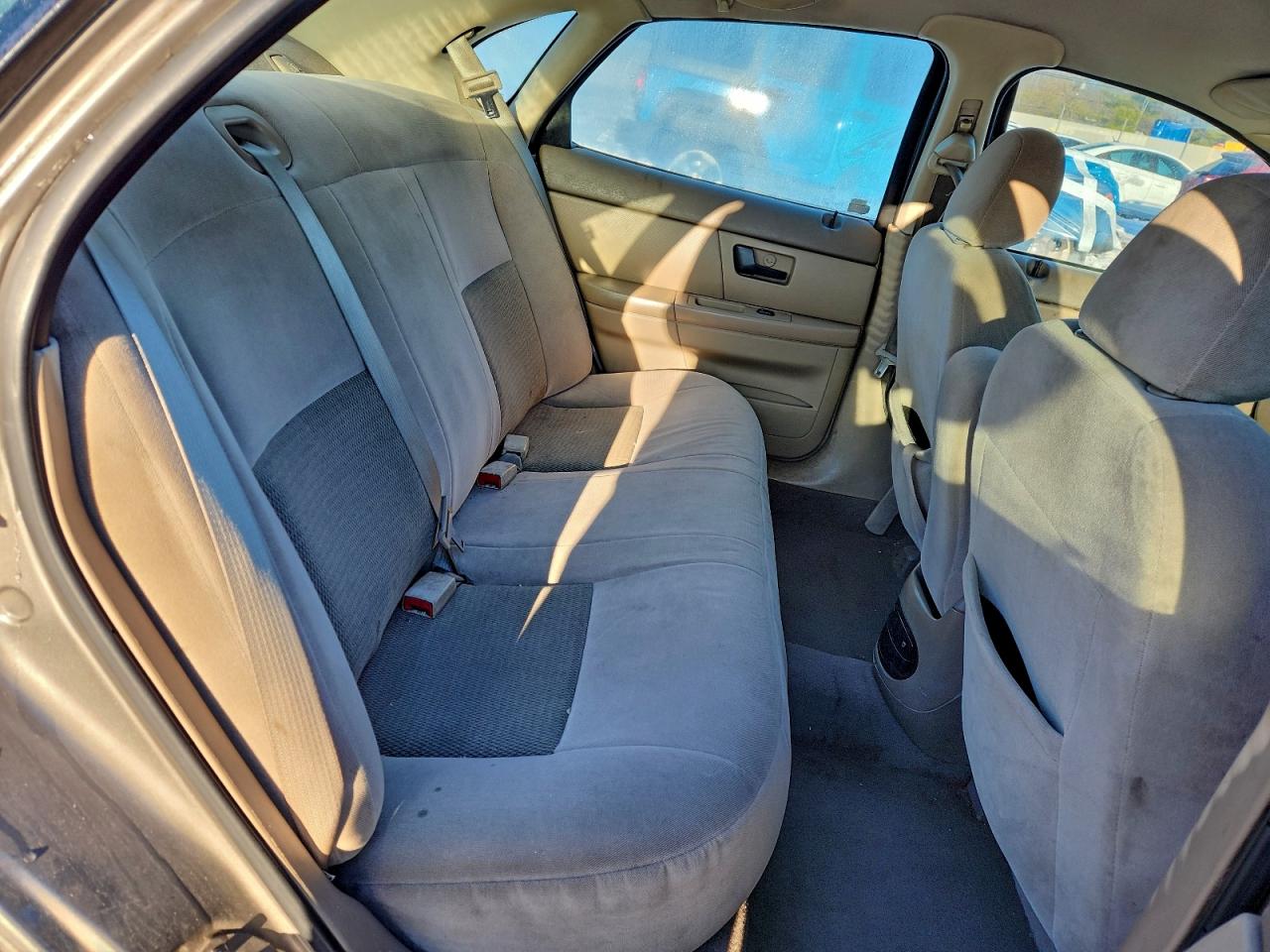 Ford Taurus Se Image 11