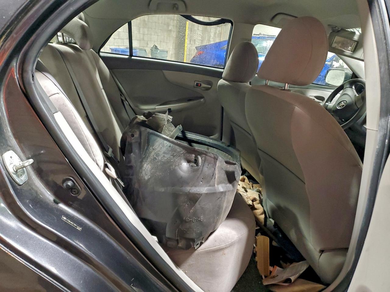 Toyota Corolla Base Image 9